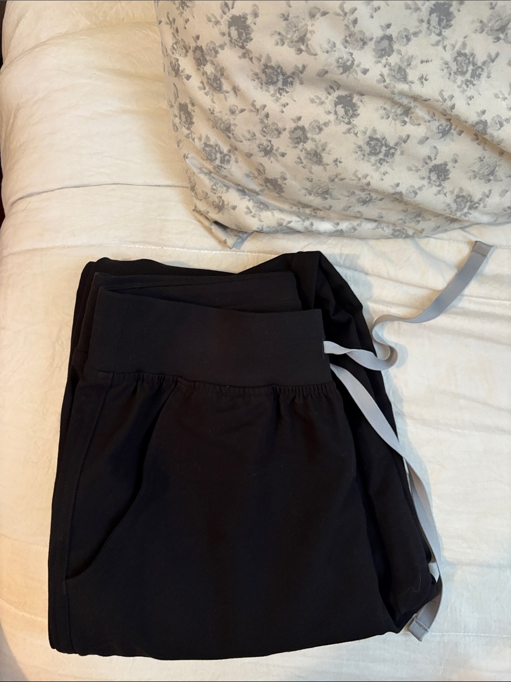 Figs Black yola skinny scrub pants with Gray Drawstrings